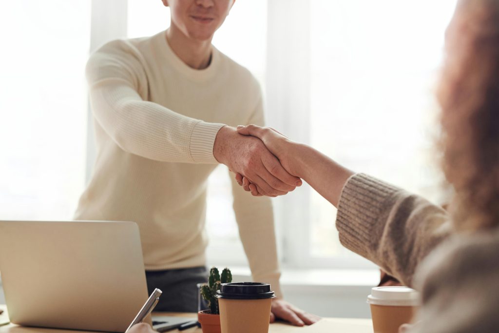 Werkgever biedt passend salaris voor nieuwe werknemer